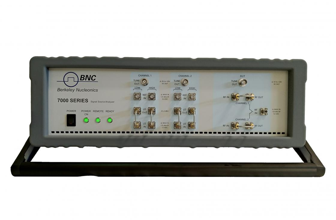 7000 Series Signal Source Analyzer with Option LO, front panel.